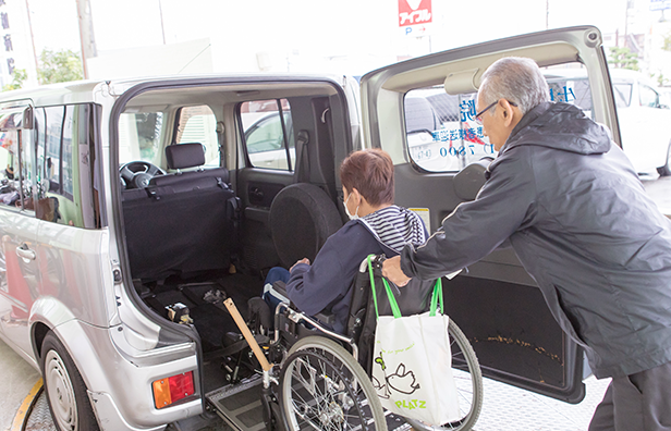ドアtoドア、車椅子対応の送迎サービス
